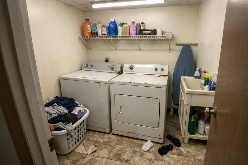 Laundry room before AI renovation